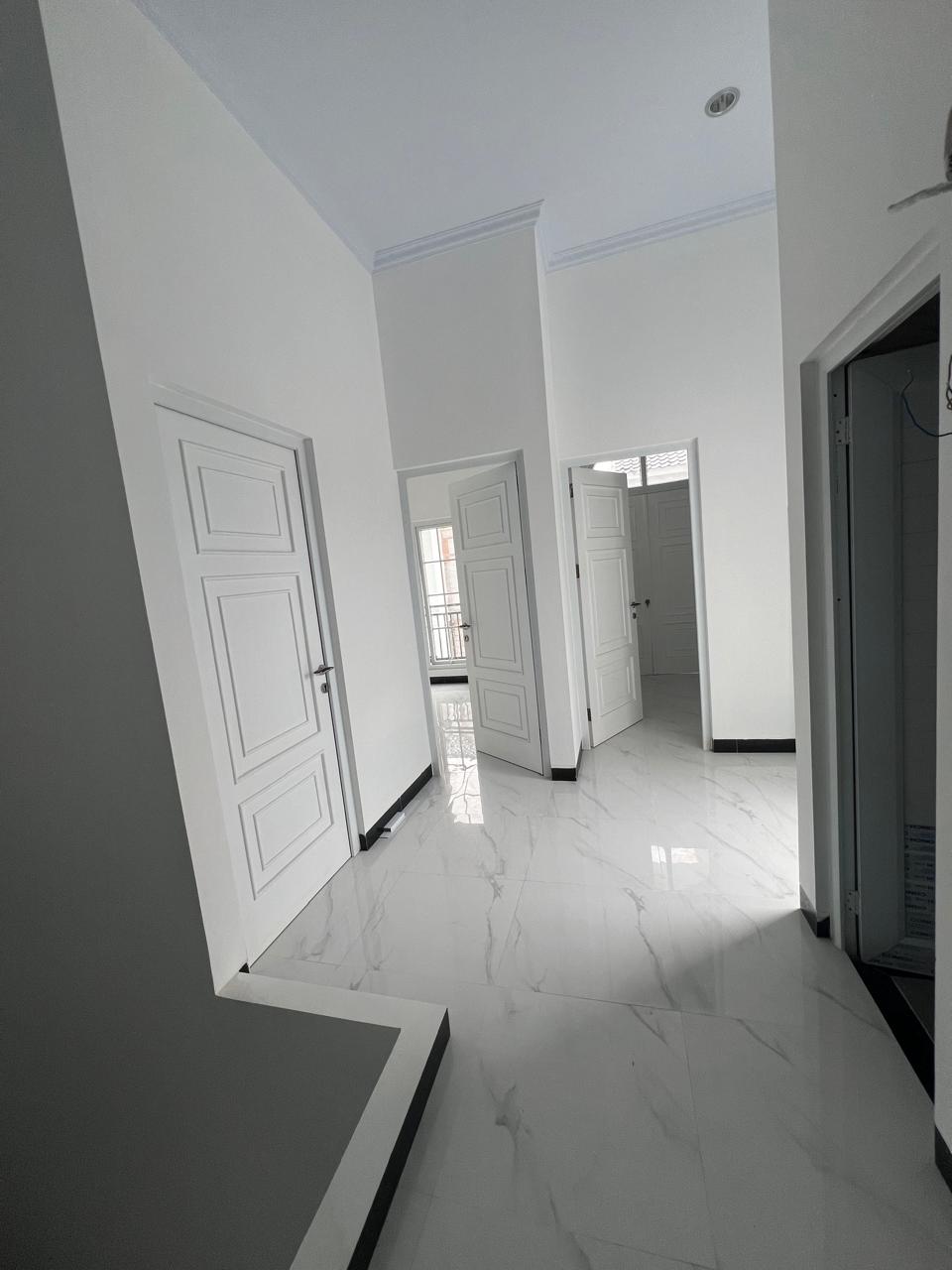 Dijual rumah cluster baru klasik di Kelapa Dua Wetan, Ciracas