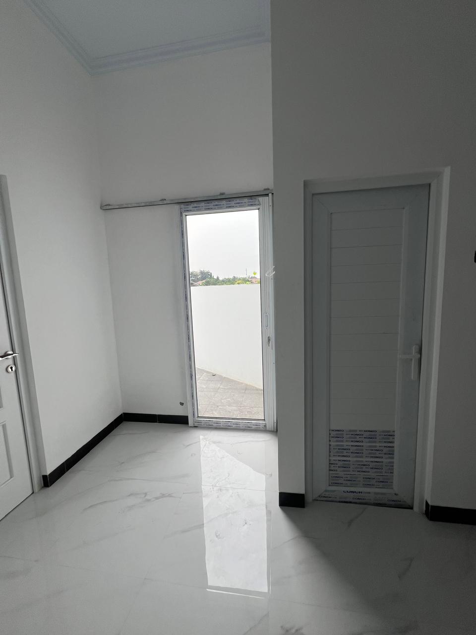 Dijual rumah cluster baru klasik di Kelapa Dua Wetan, Ciracas