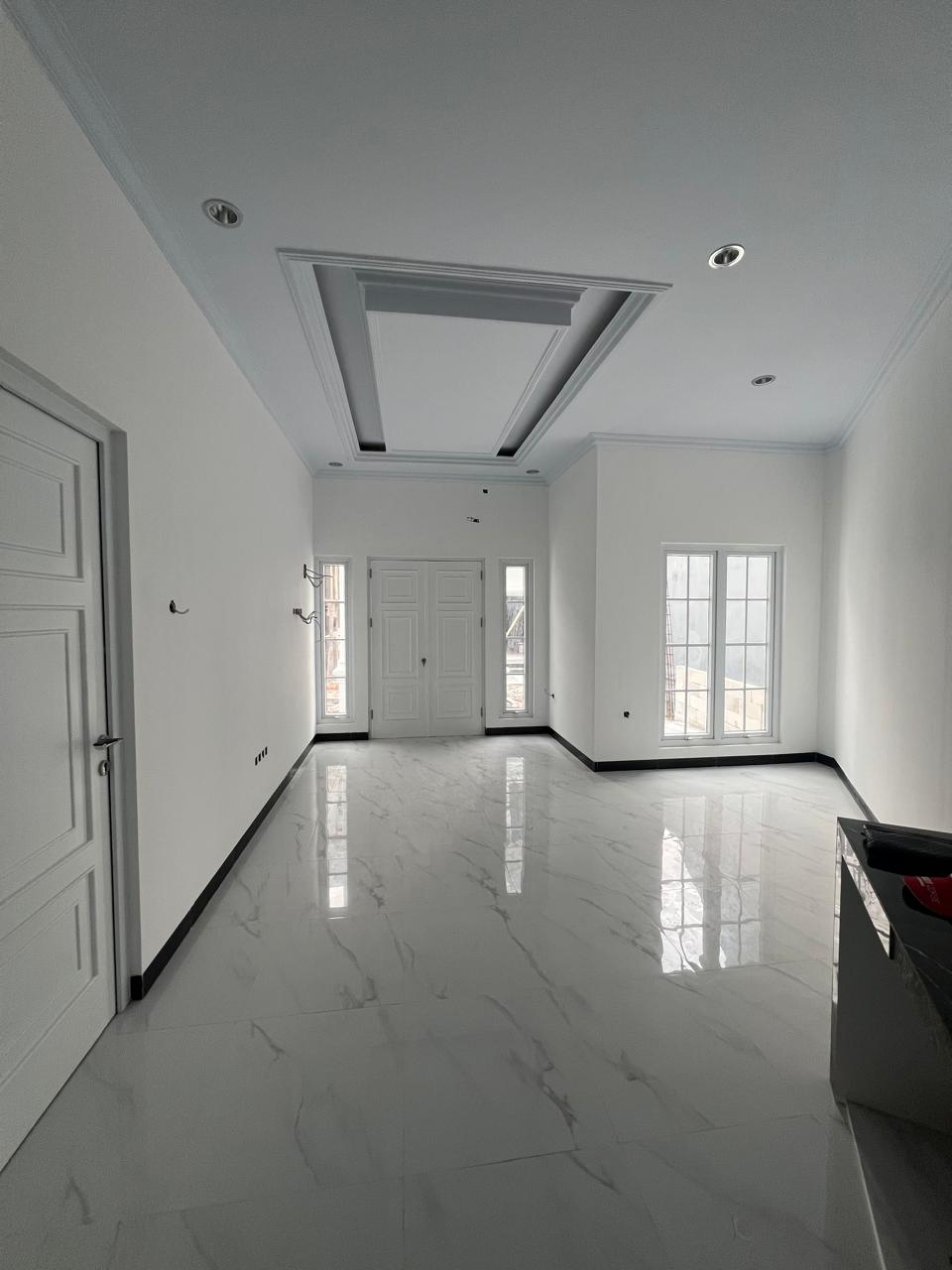 Dijual rumah cluster baru klasik di Kelapa Dua Wetan, Ciracas