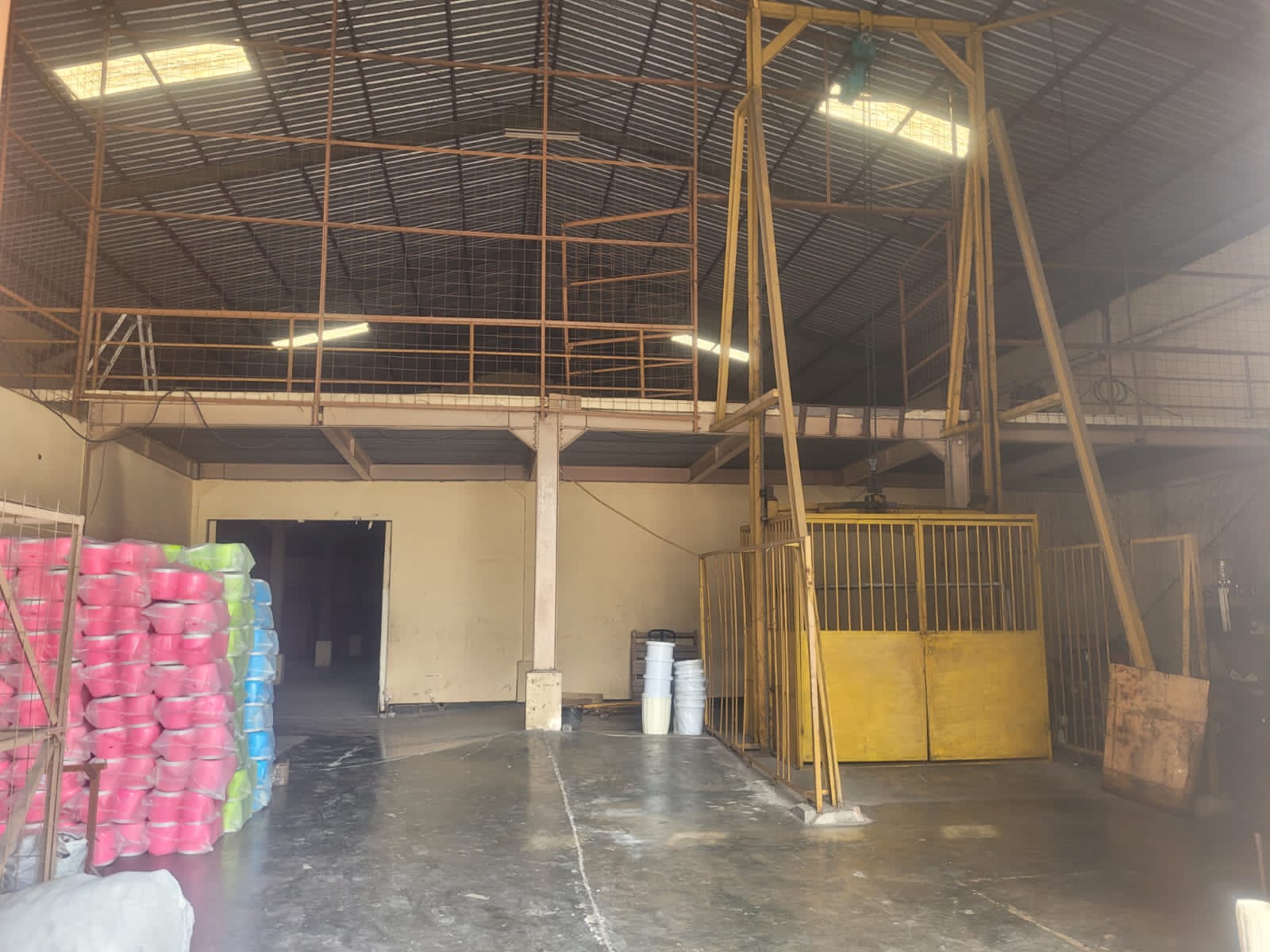 Gudang Siap Pakai Bebas Banjir Lokasi Terbaik di Margomulyo Inda