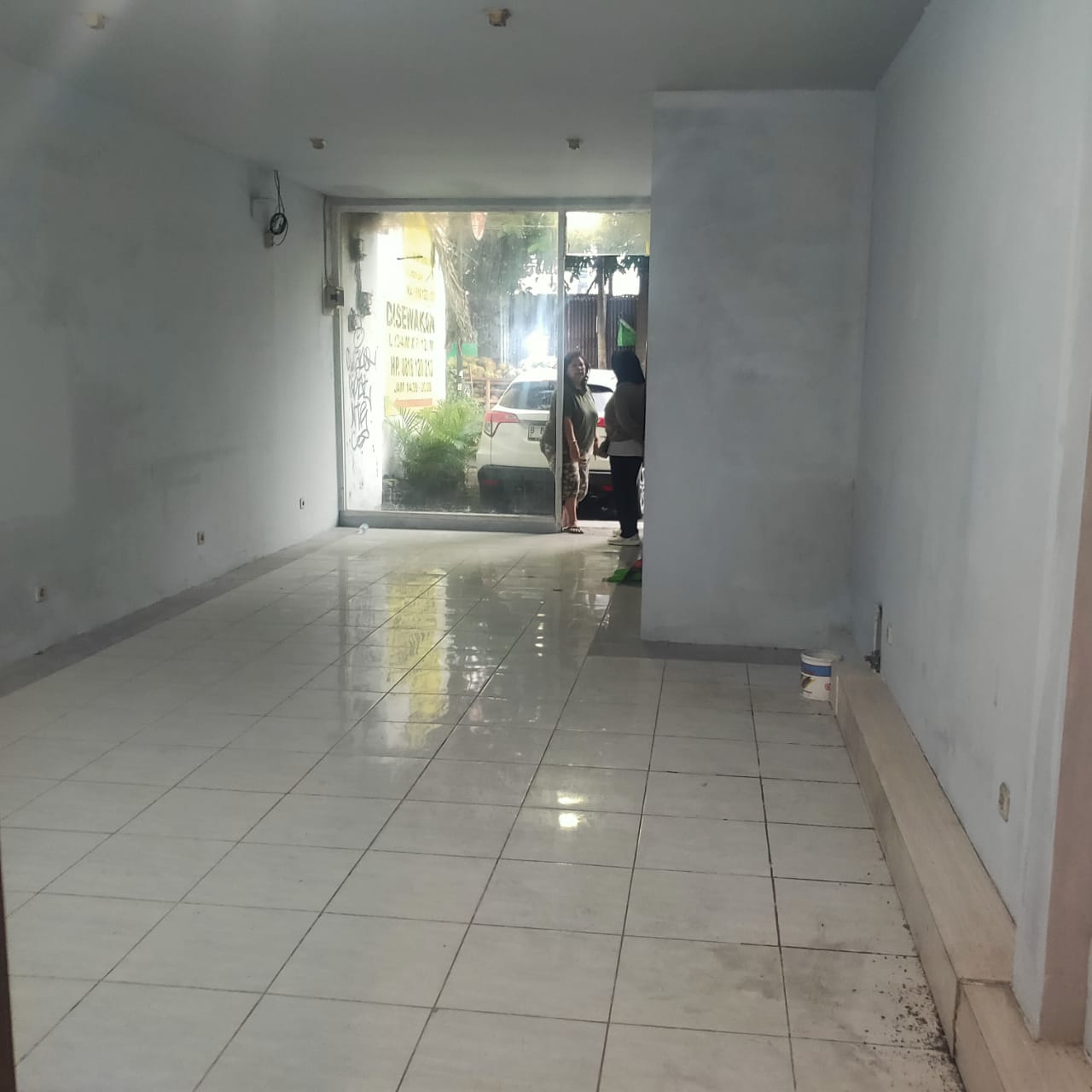 Disewakan rumah Hook komplek mewah di Pejaten Barat