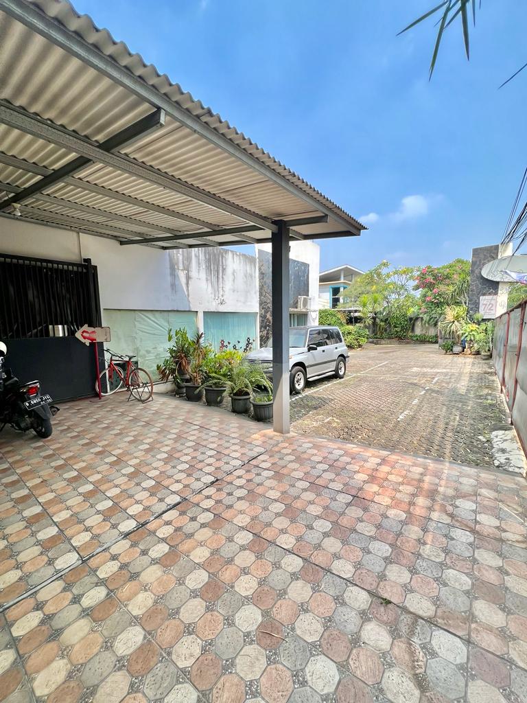 Dijual rumah lama dan rumah kost 18 kamar di Cilandak