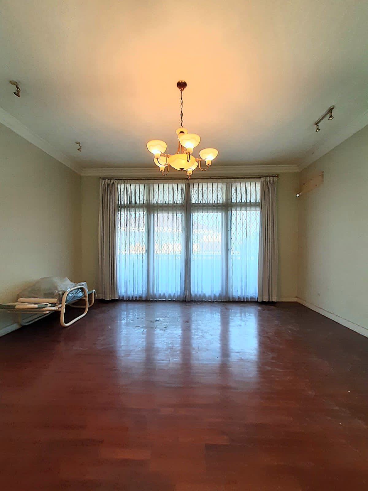 Dijual murah Rumah Luas di Lebak Bulus, Cilandak Jakarta Selatan