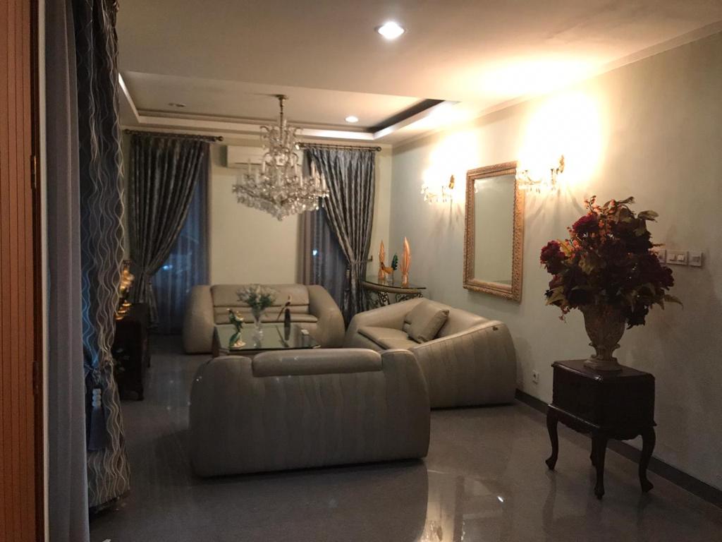 Dijual rumah mewah di Lebak Bulus, Cilandak, Jakarta Selatan