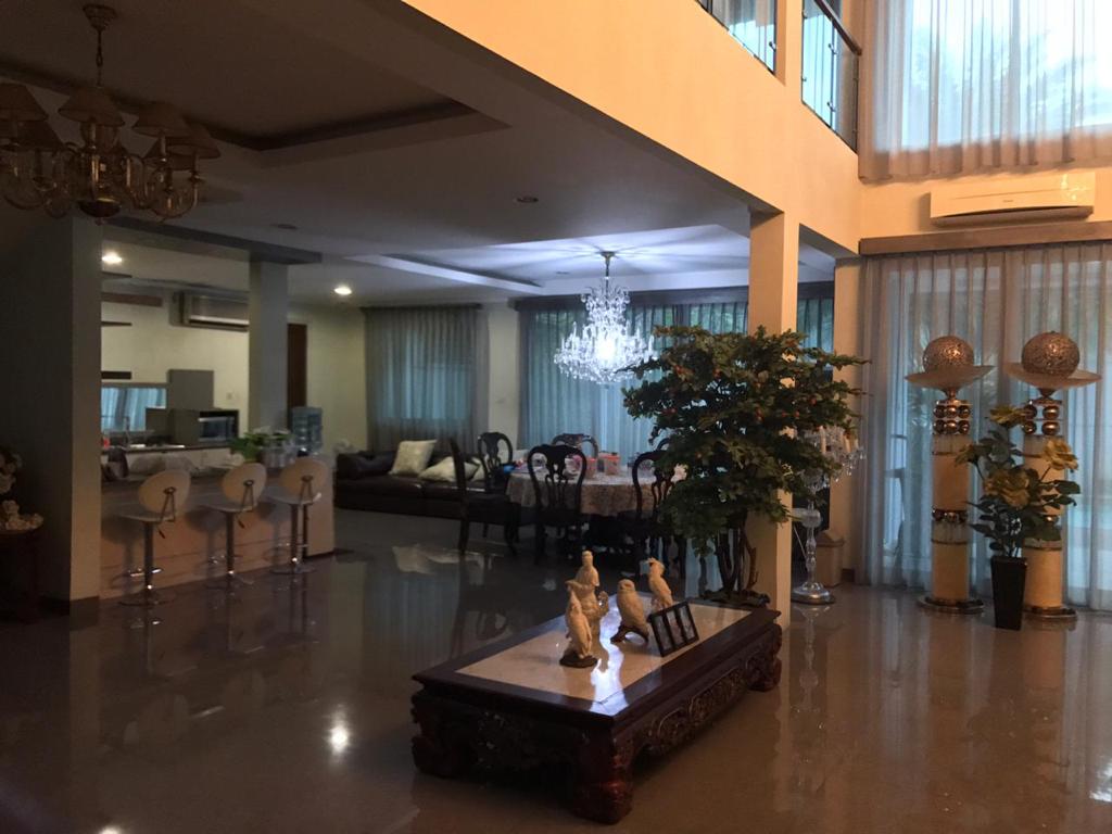 Dijual rumah mewah di Lebak Bulus, Cilandak, Jakarta Selatan