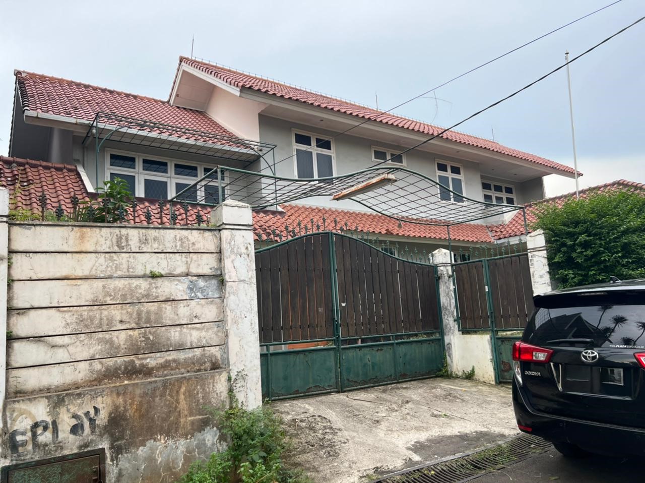Dijual murah Rumah Luas di Lebak Bulus, Cilandak Jakarta Selatan