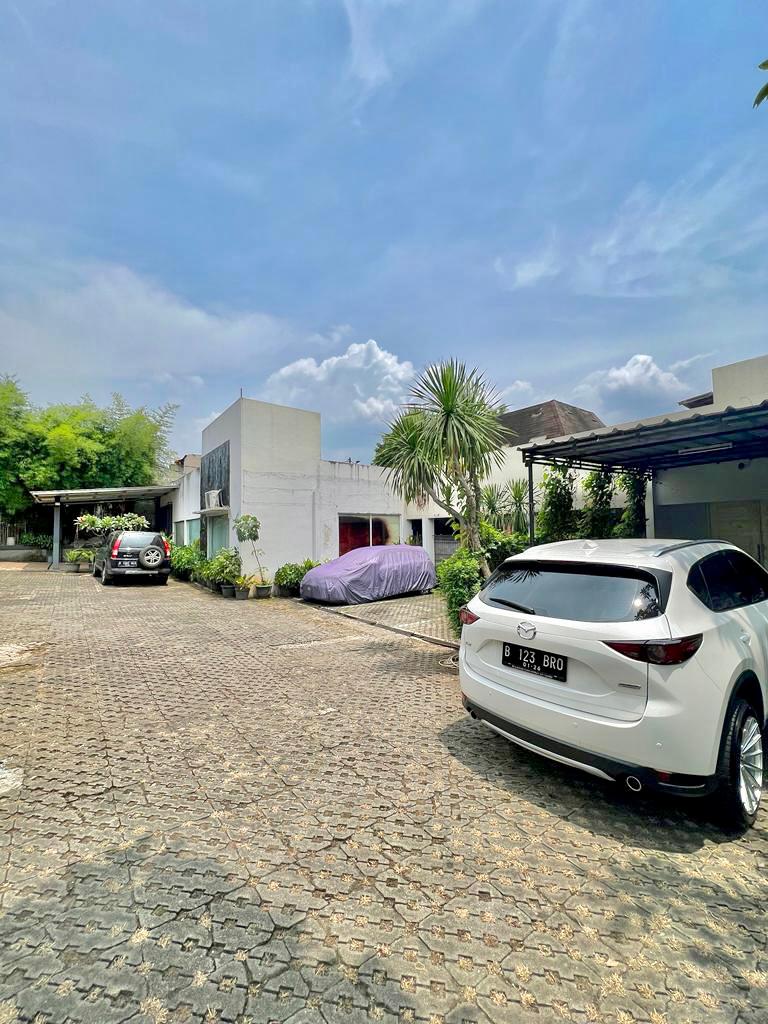 Dijual rumah lama  dan rumah kost 18 kamar di Cilandak