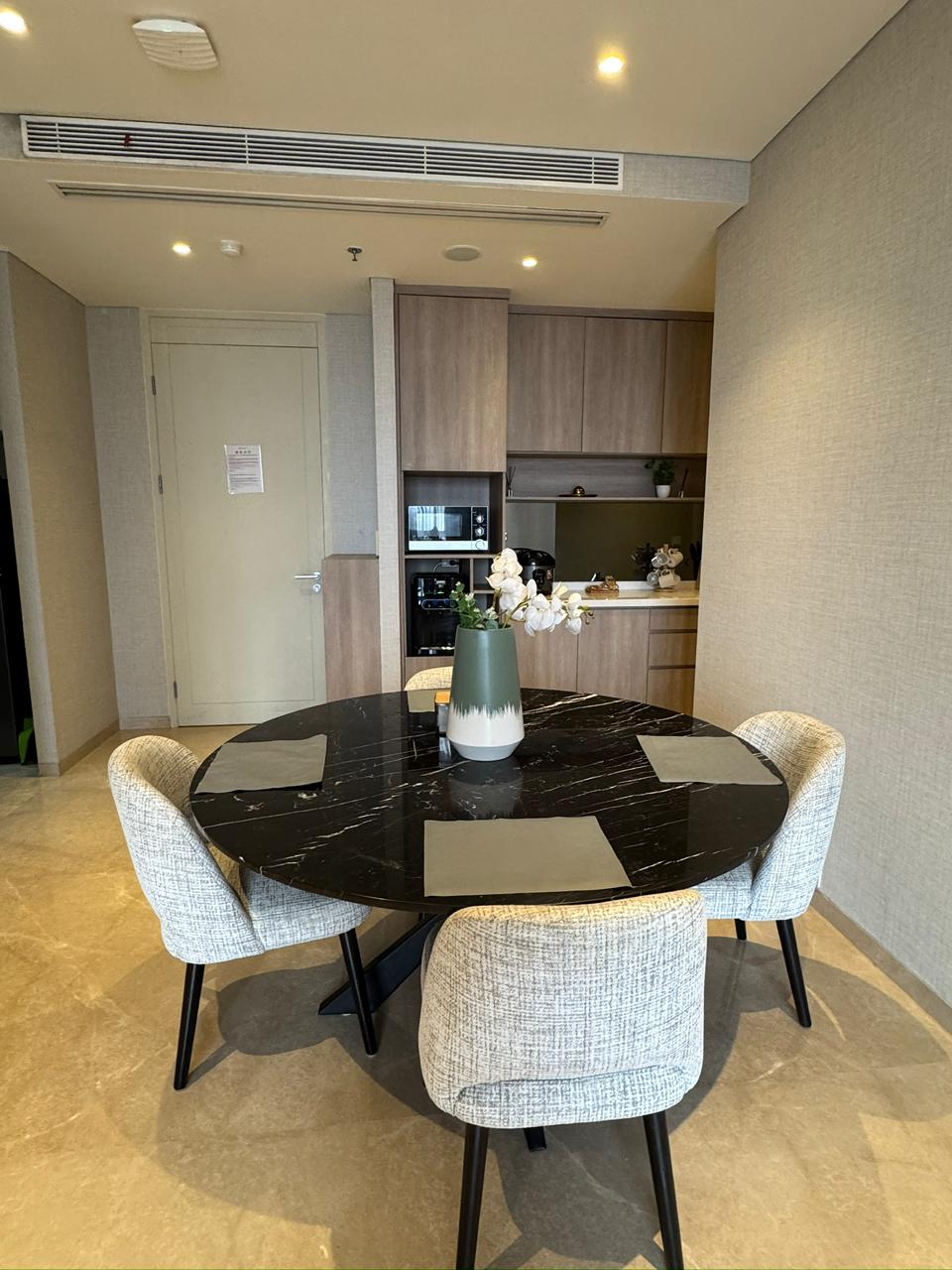 Dijual Cepat Apartemen Izzara 2BR Full Furnished – Lantai 17
