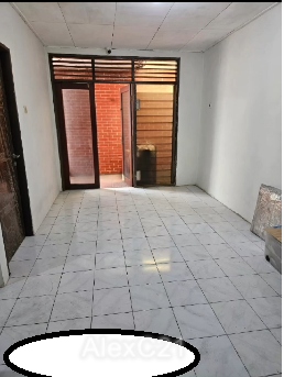 Disewakan rumah di area kuliner komersil di Kelapa gading