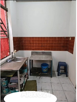 Disewakan rumah di area kuliner komersil di Kelapa gading