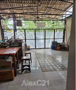 Disewakan rumah di area kuliner komersil di Kelapa gading