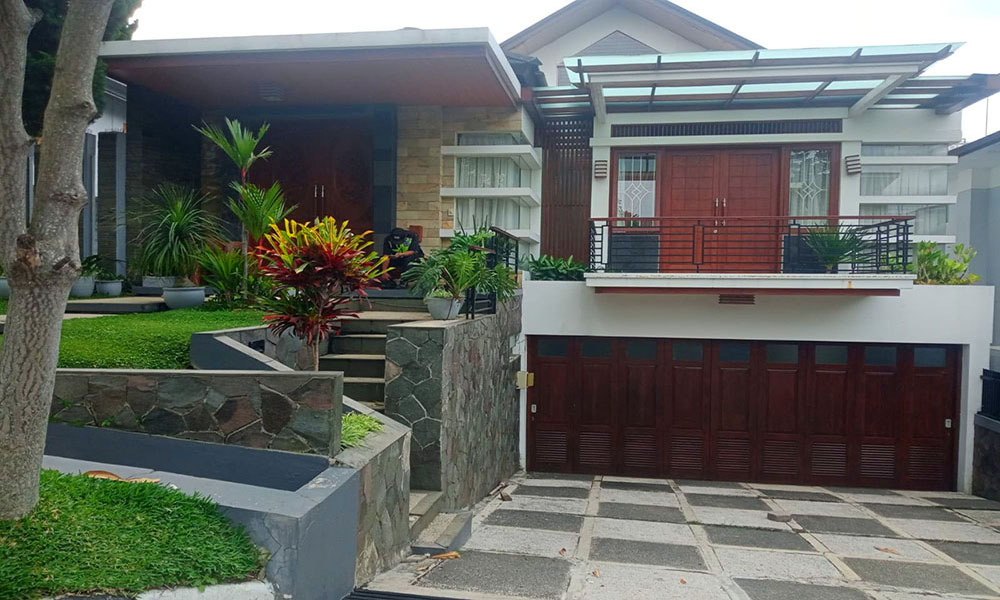Rumah Full Furnish Serasa Villa Dgn Swimming Pool di Resort Dago
