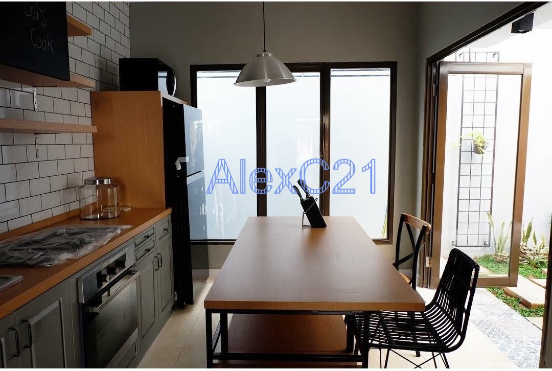 Dijual rumah 2 lantai semi furnished di Premier Terrace, Ciracas
