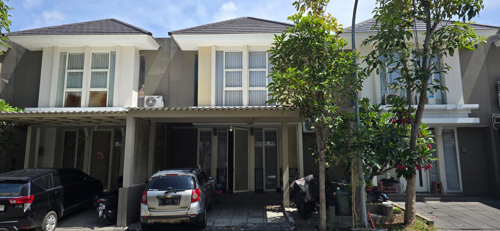 rumah dijual green lake surabaya