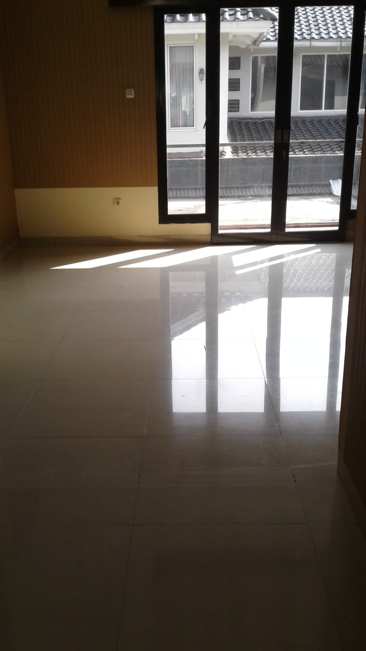 Dijual rumah komplek Taman Himalaya Karawaci  Kelapa Dua