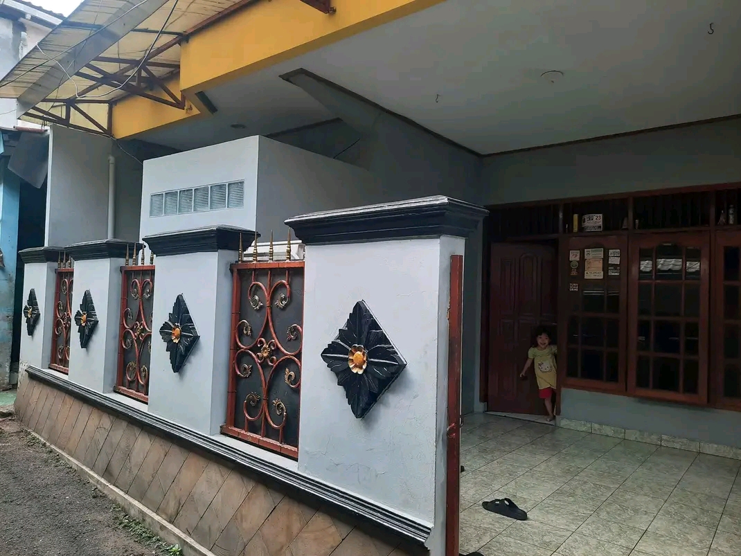 Dijual Rumah 2Lt plus kost-kostan Strategis Di Kebayoran Baru.