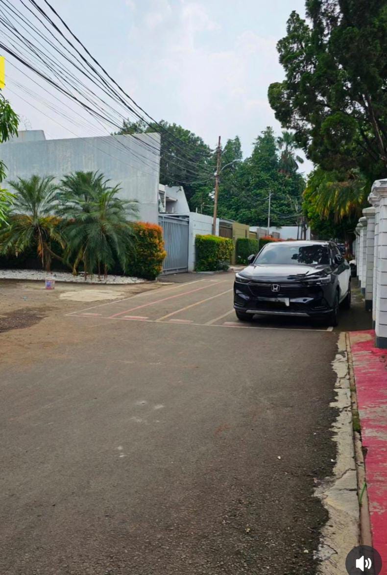 Dijual Rumah 2½lantai strategis Di Cilandak Timur, Jaksel.