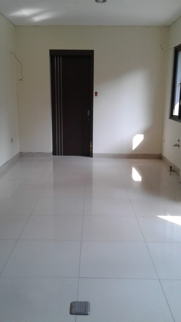 Dijual rumah komplek Taman Himalaya Karawaci  Kelapa Dua