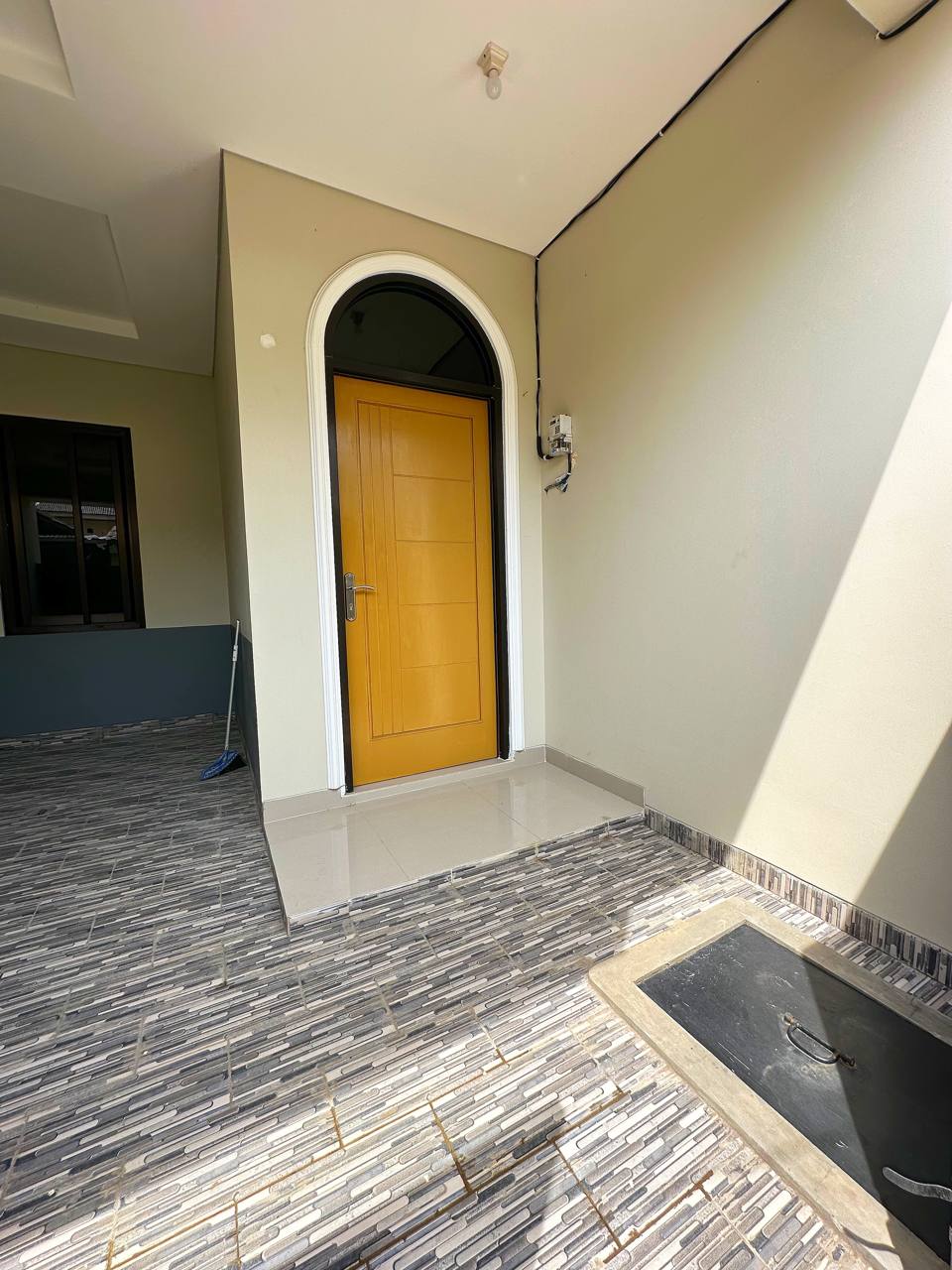 Rumah 2lantai desain elegan di Ciracas Jakarta Timur