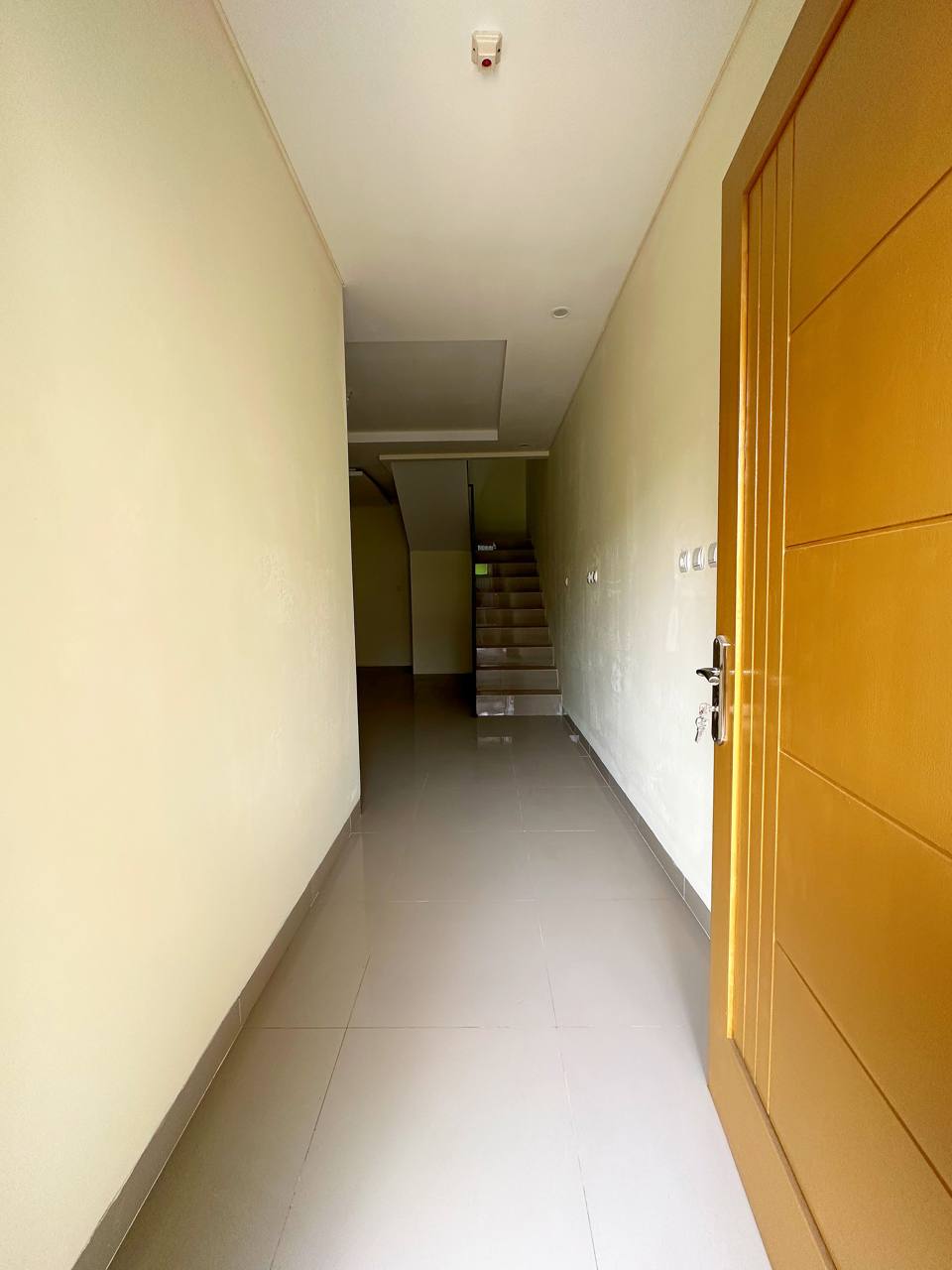 Rumah 2lantai desain elegan di Ciracas Jakarta Timur