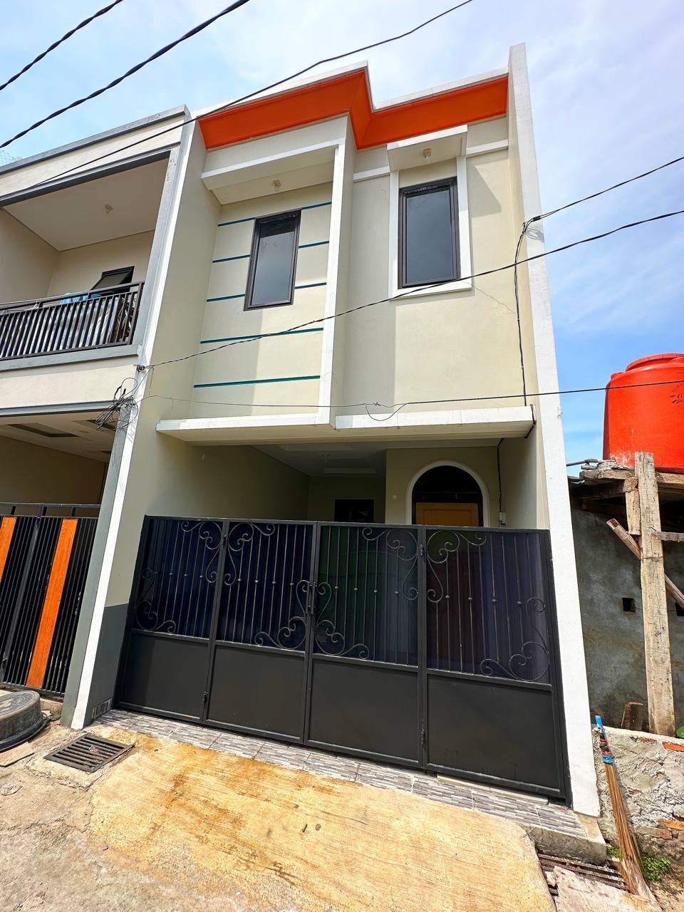 Rumah 2lantai desain elegan di Ciracas Jakarta Timur