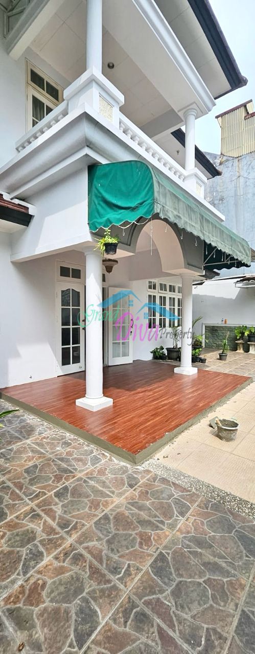 RUMAH BAGUS DI CLUSTER MONACO KOTA WISATA DEKAT DENGAN AKSES TOL