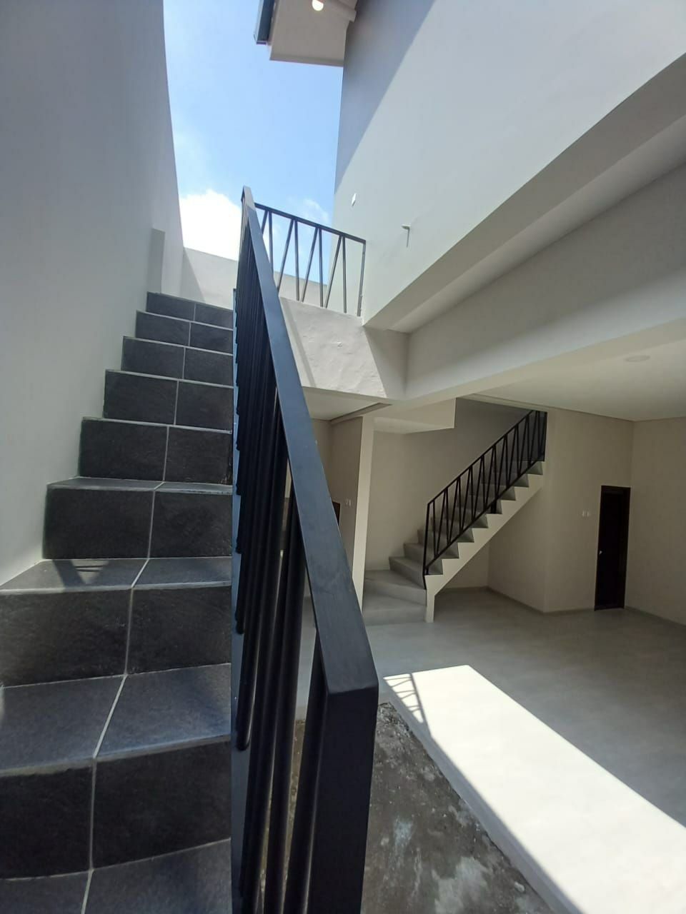 Rumah modern di Kayu Putih Pulogadung Jakarta Timur