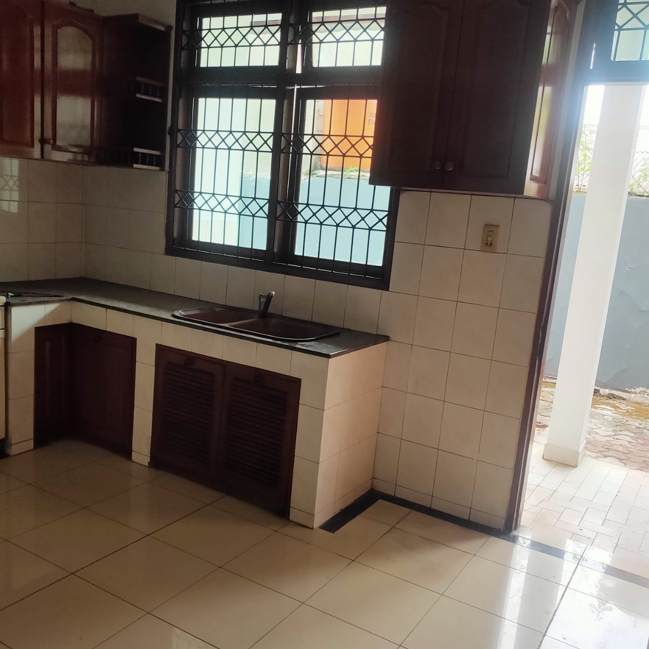 Disewakan 2 unit rumah komplek terbuka di Duren Sawit, Jakarta