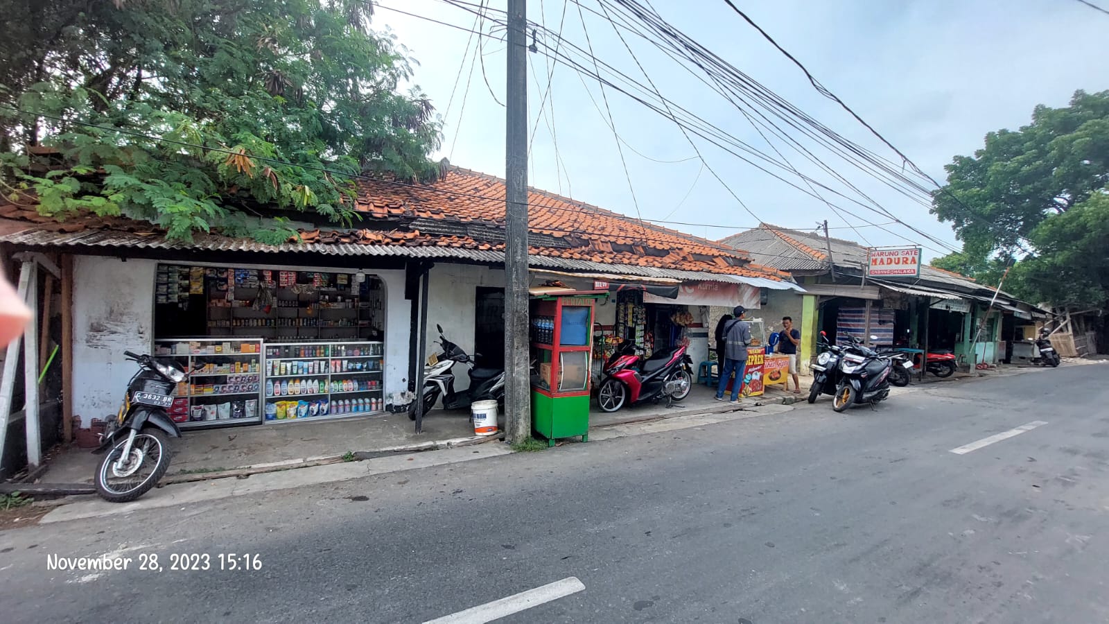 Dijual tanah ada bangunan cocok untuk investasi nempel JGC