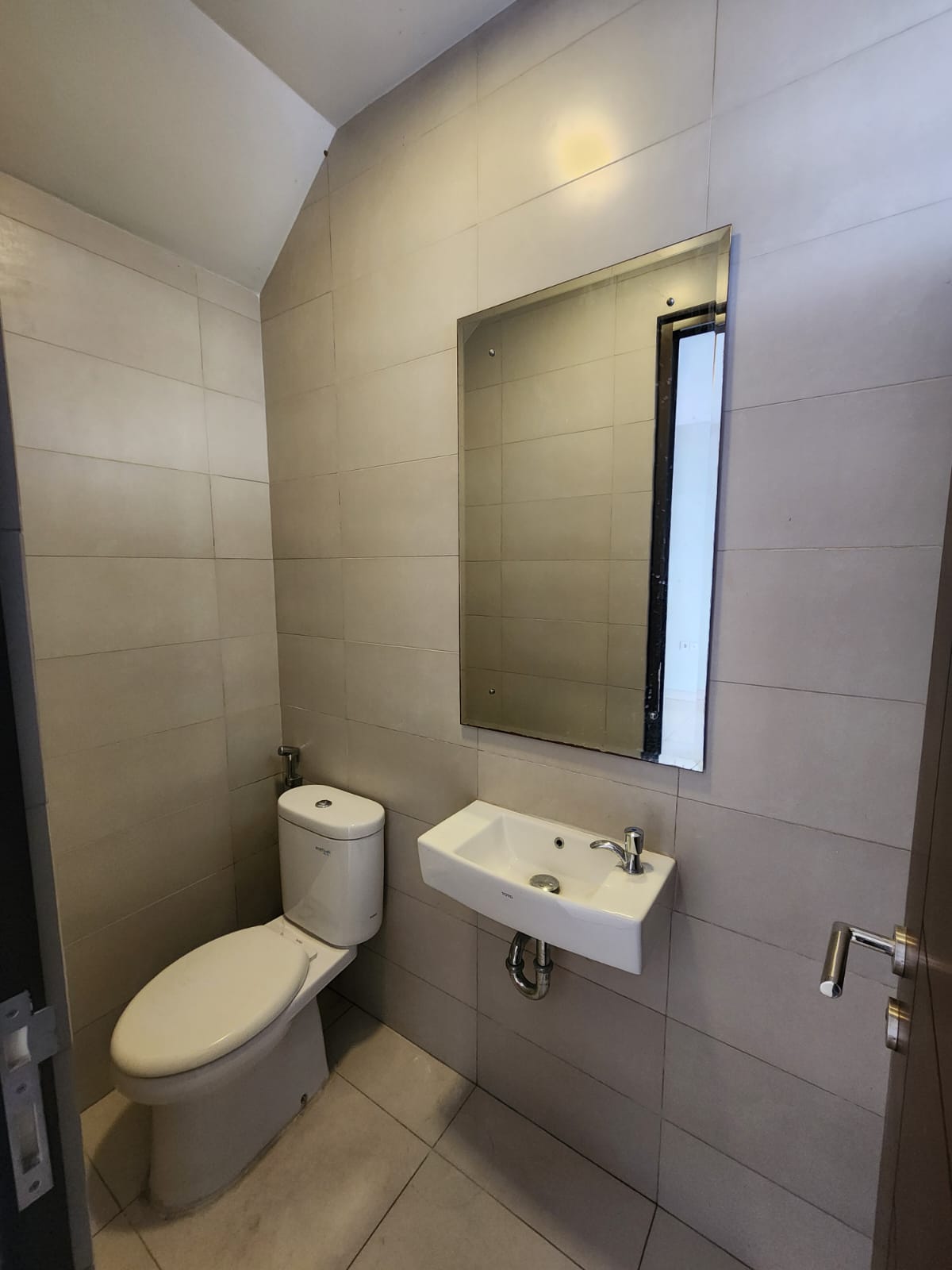 Dijual rumah rapi siaphuni di Summarecon Bekasi Cluster Burgundy