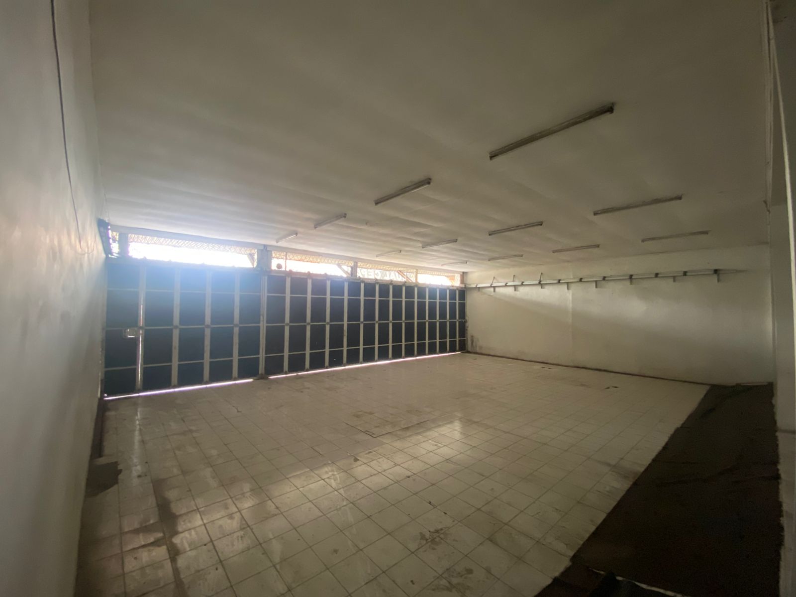 Dijual ruko gandeng ex showroom di jalan Sultan Agung Bekasi