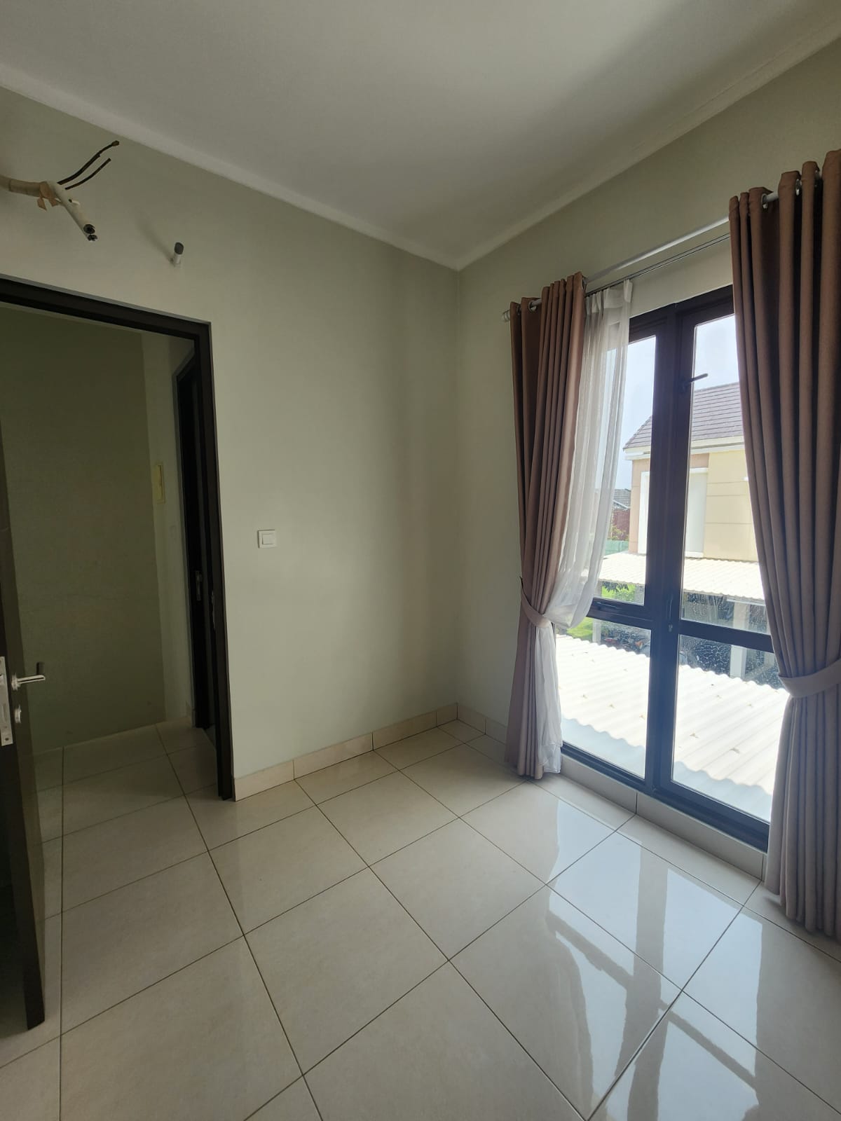 Dijual rumah rapi siaphuni di Summarecon Bekasi Cluster Burgundy