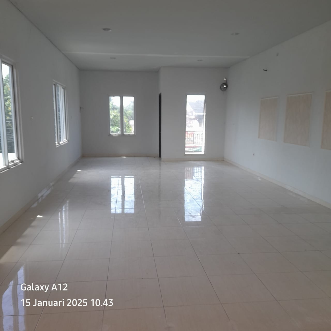 Disewa ruko dengan area bebas banjir di jalan Dahlia Indah Raya