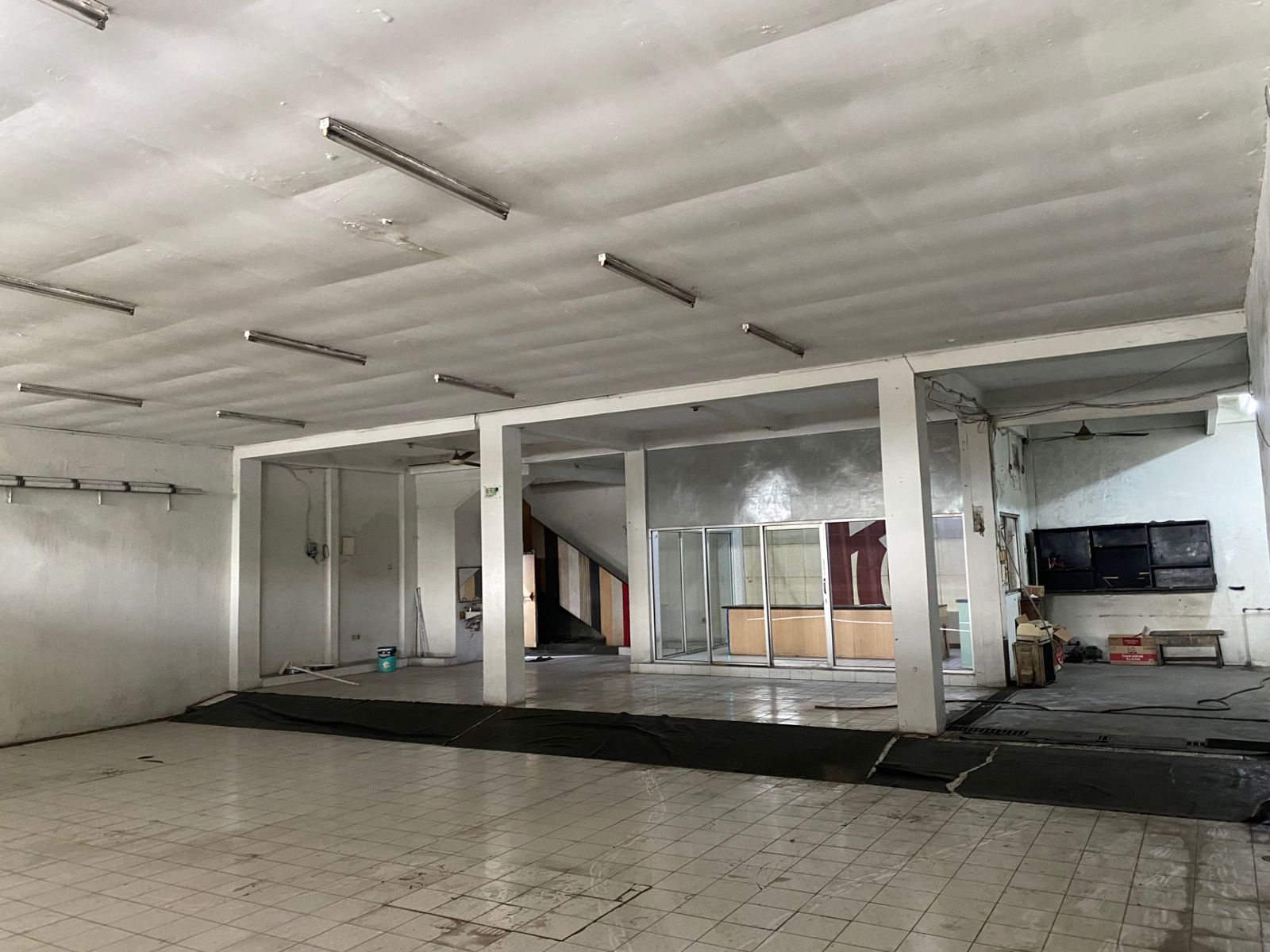 Dijual ruko gandeng ex showroom di jalan Sultan Agung Bekasi