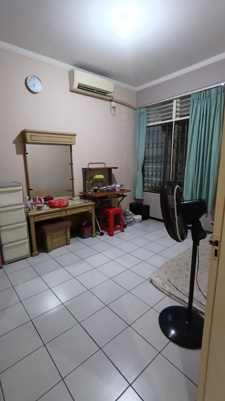Dijual rumah harga murah di jalan Puan Timur Kelapa Gading