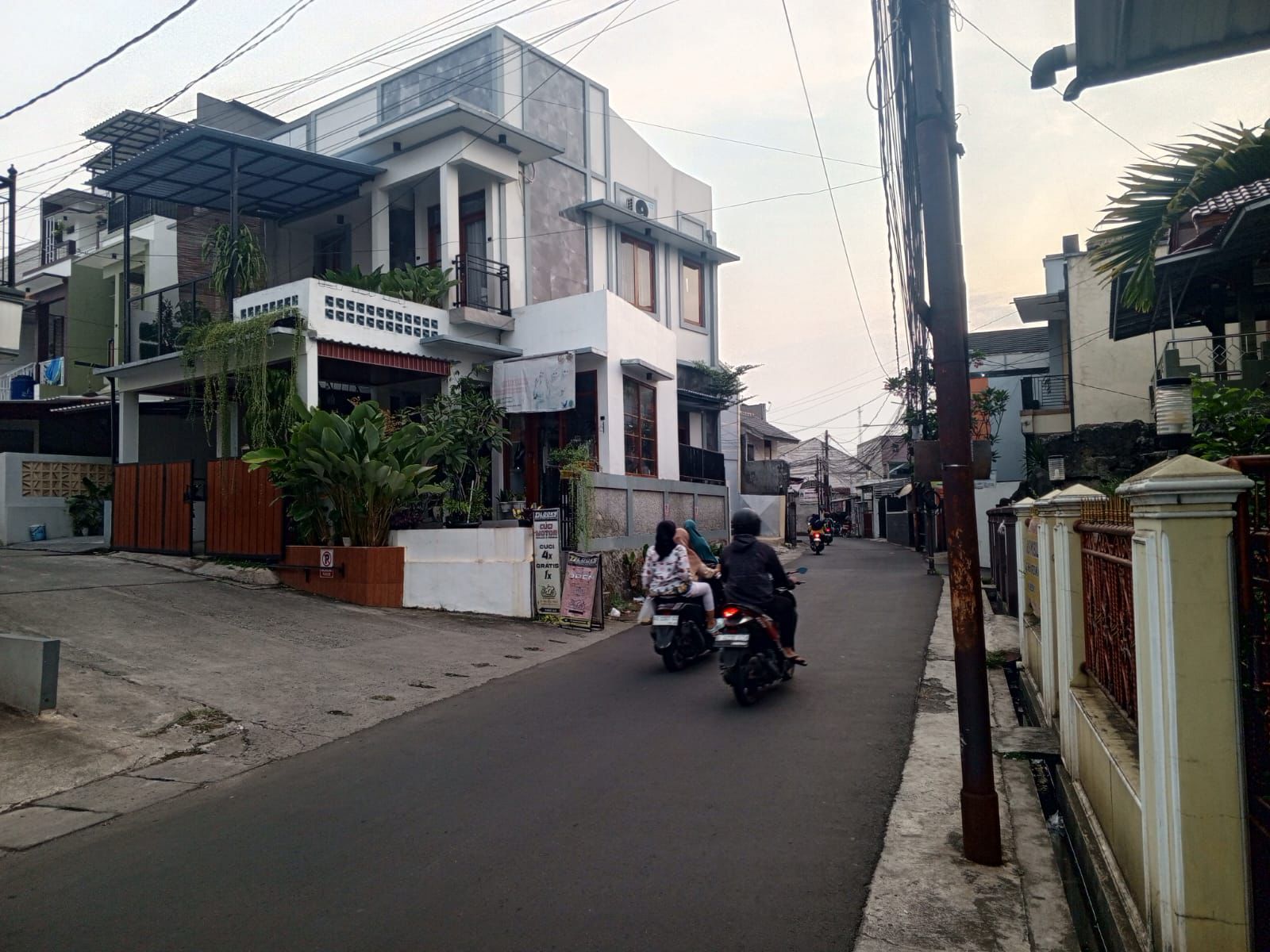 Rumah cantik dan murah Jl Setu Pedongkelan Cimanggis Depok