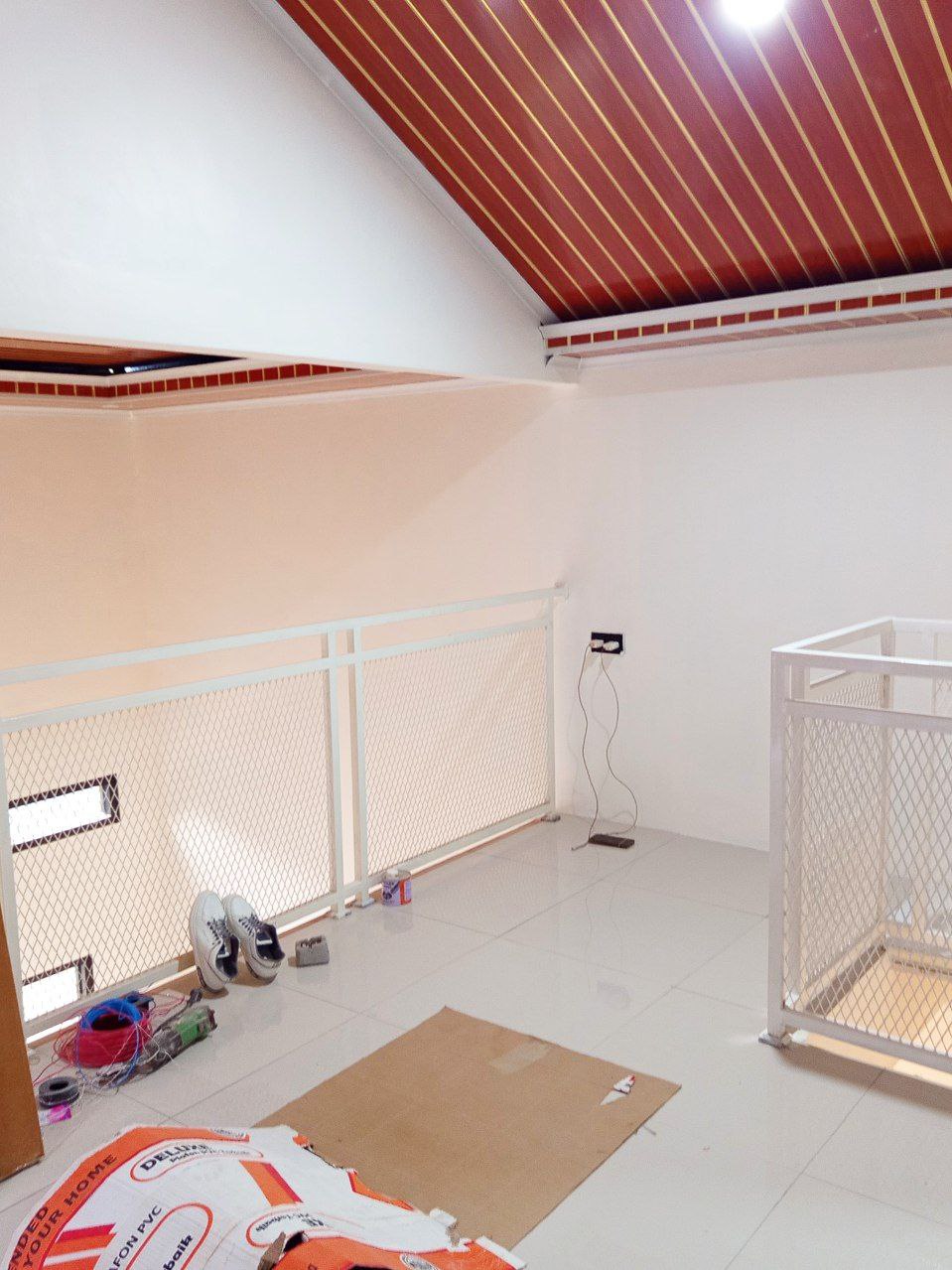 Rumah mezzanine plus rooftop di Jati Asih Bekasi bonus furnish