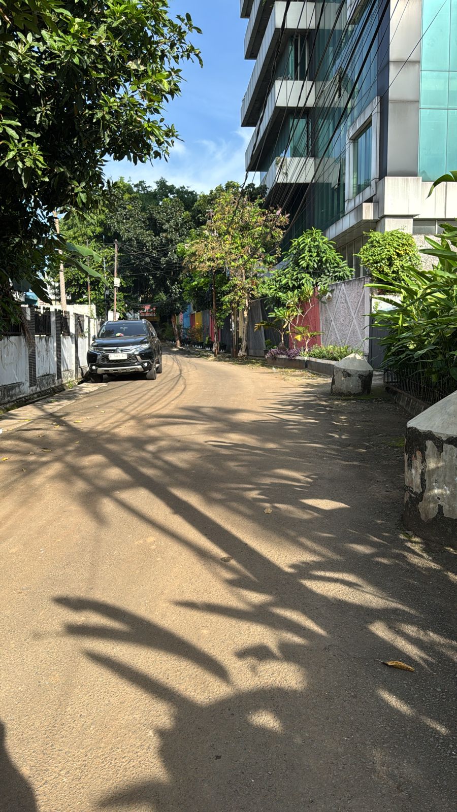 Dijual tanah bonus rumah lama strategis di Mampang Prapatan