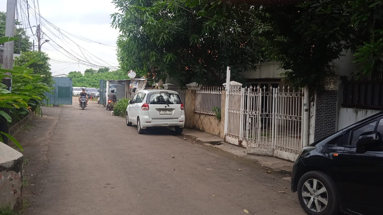 Dijual tanah bonus rumah lama strategis di Mampang Prapatan