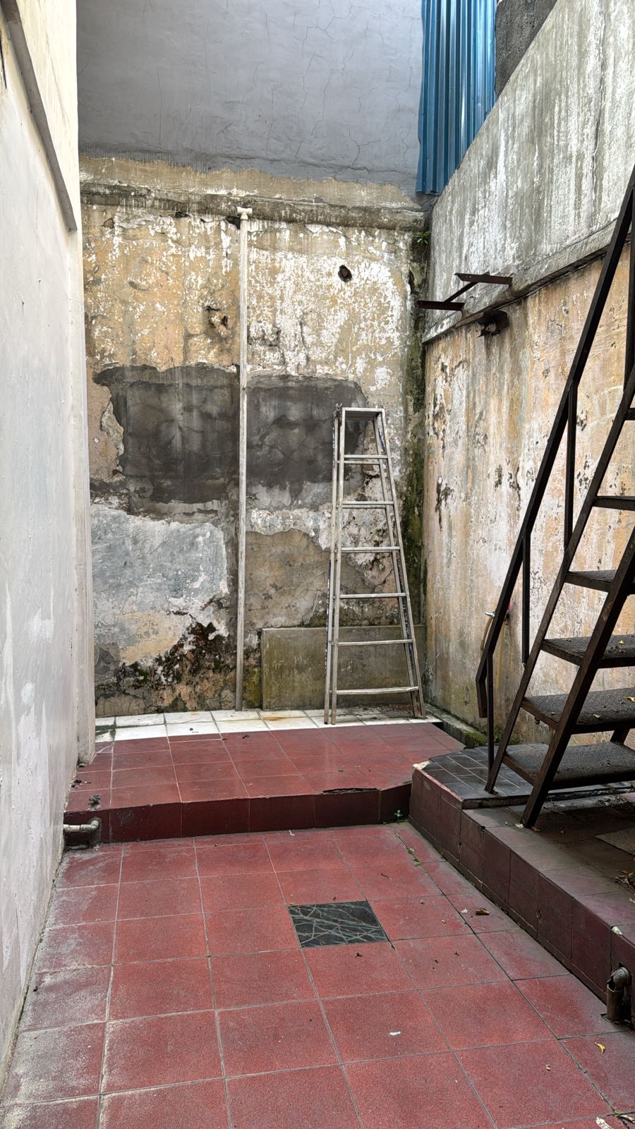 Dijual tanah bonus rumah lama strategis di Mampang Prapatan