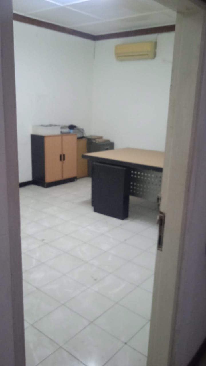 Dijual tanah bonus rumah lama strategis di Mampang Prapatan