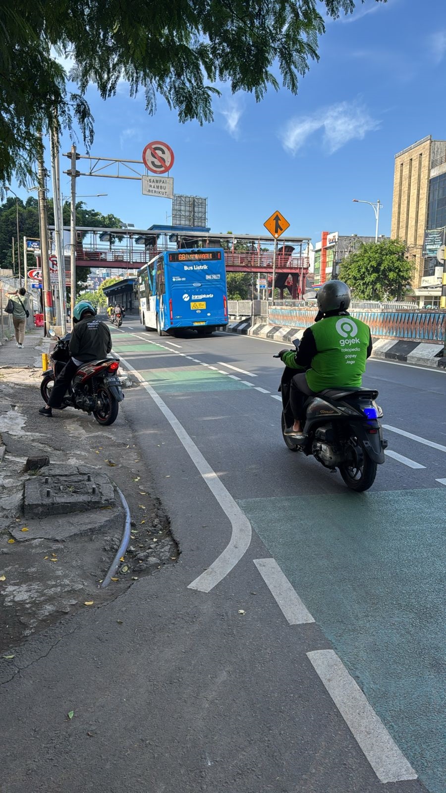 Dijual tanah bonus rumah lama strategis di Mampang Prapatan