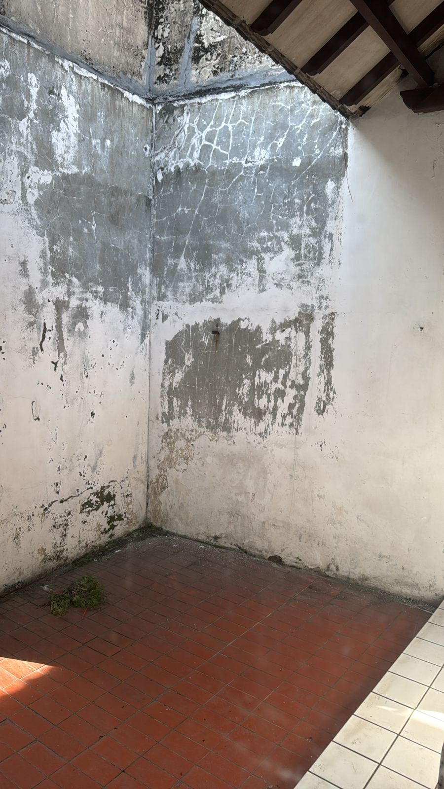 Dijual tanah bonus rumah lama strategis di Mampang Prapatan