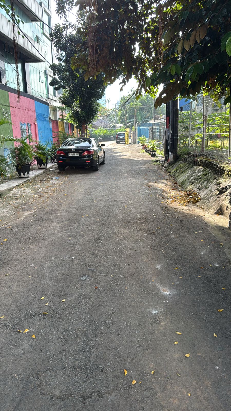 Dijual tanah bonus rumah lama strategis di Mampang Prapatan