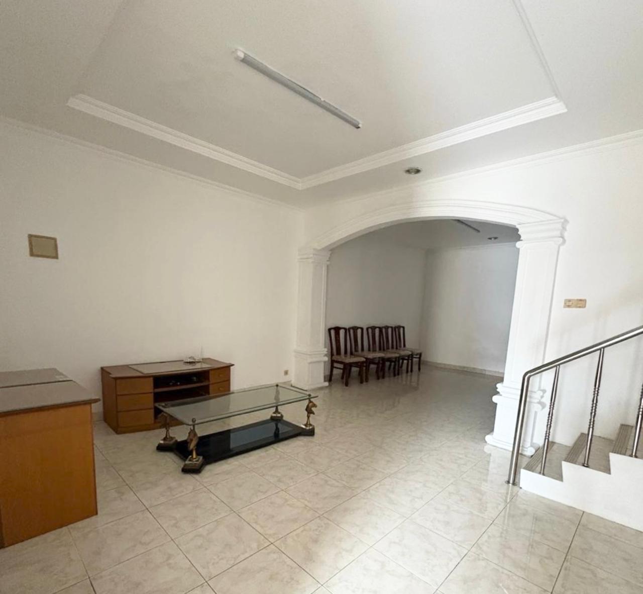 Dijual rumah besar bagus dengan hadap selatan di Sunter Lantana