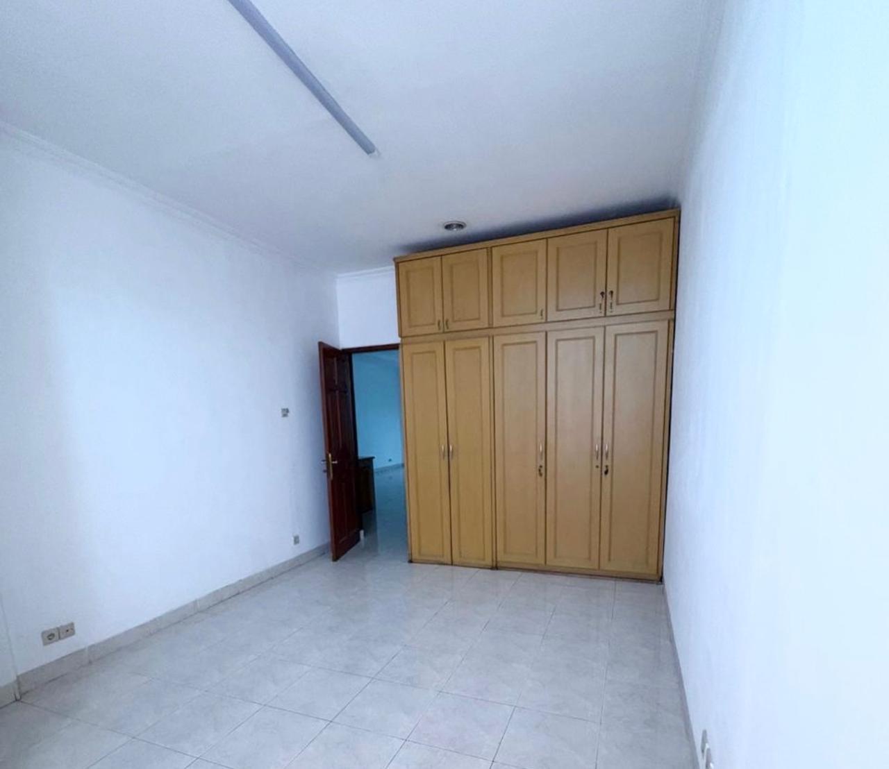 Dijual rumah besar bagus dengan hadap selatan di Sunter Lantana