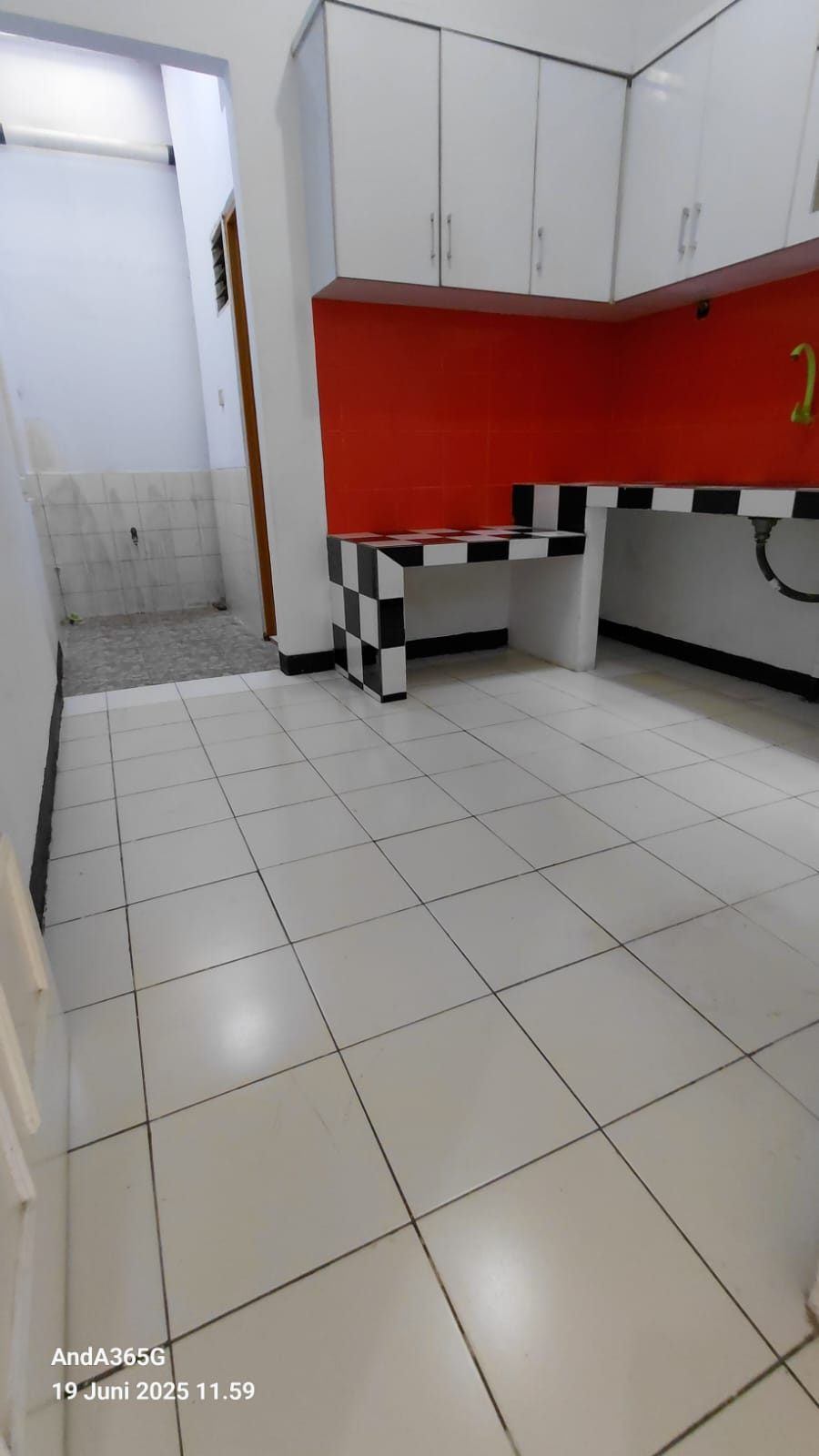 Disewa rumah tinggal dengan area bebas banjir di Harapan Indah 1