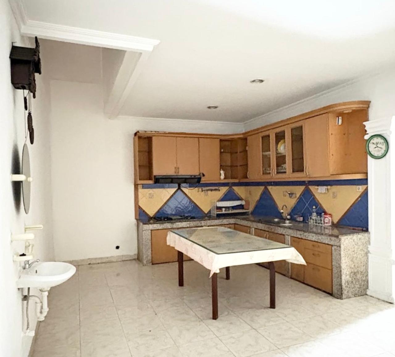 Dijual rumah besar bagus dengan hadap selatan di Sunter Lantana