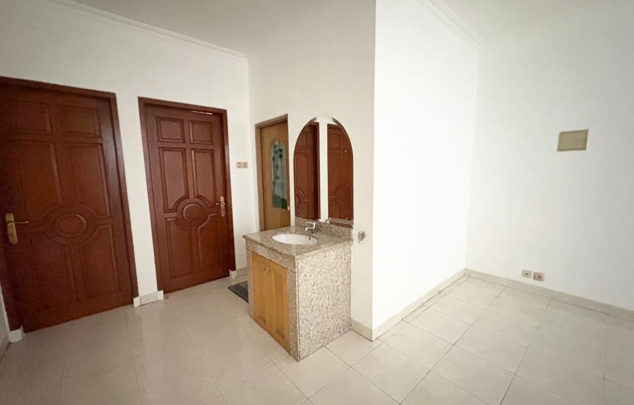 Dijual rumah besar bagus dengan hadap selatan di Sunter Lantana