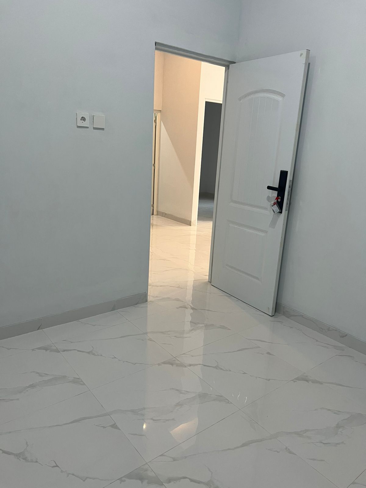 Dijual Rumah Baru Asri Sirkulasi Baik di Kota Harapan Indah